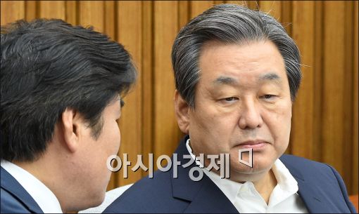 친박·비박 오픈프라이머리 충돌…김무성 "文과 협상 용의"