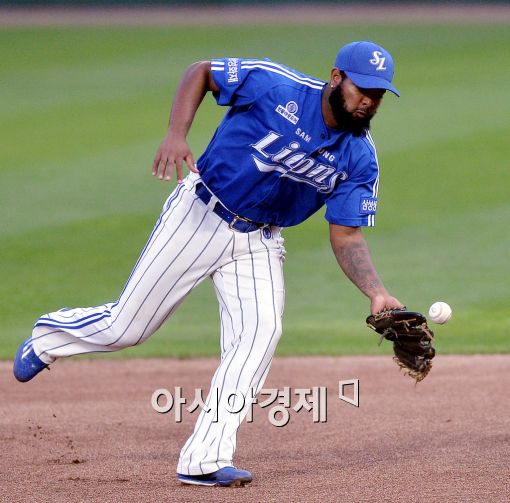 [포토]나바로, '시작부터 실책이네'