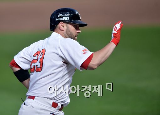 [포토]브라운, '추가 솔로 홈런'