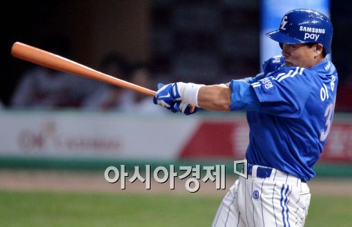 [포토]이승엽, '홈런으로 22경기 연속 안타'
