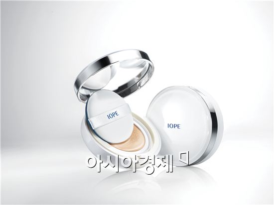 2008년 세계 최초 쿠션 파운데이션 출시