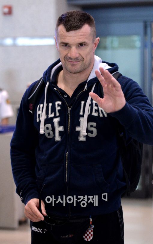 [포토]크로캅, '손인사는 절도있게'