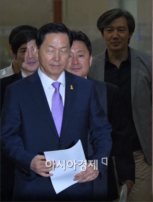 [포토]비장한 표정의 김상곤 혁신위원장