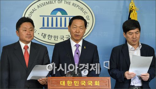 [포토]당 혁신안 발표하는 김상곤 위원장