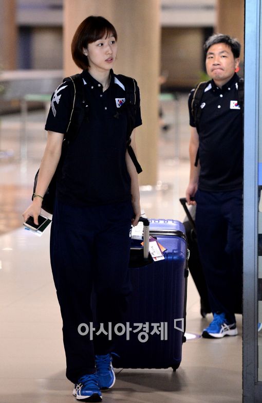 [포토]입국장 들어서는 황연주