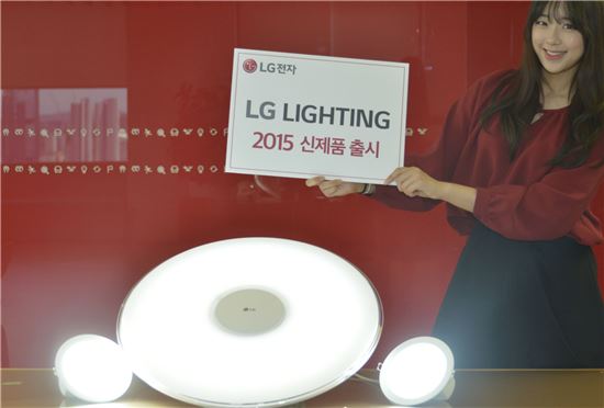 LG전자가  에너지 소비는 줄이고, 수명은 늘린 LED 조명 3종을 9월 중 출시한다고 8일 밝혔다. (사진제공 : LG전자)