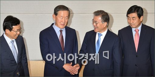 [포토]전경련 회장 만나는 문재인 대표