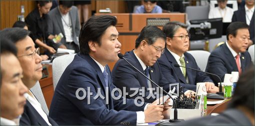 [포토]발언하는 원유철 원내대표