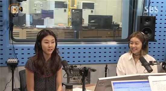 한혜진, 송해나. 사진=SBS 파워FM '최화정의 파워타임' 보이는 라디오 방송화면 캡처