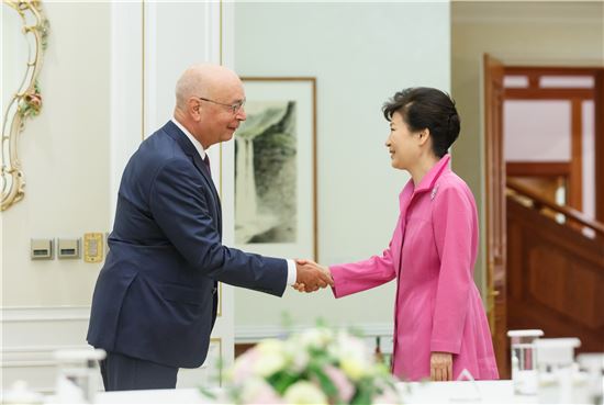 朴대통령 "성장과 사회적 포용 서로 조화 이뤄야"