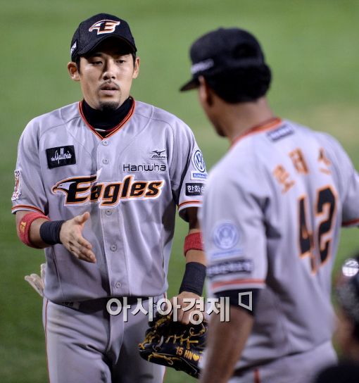 [포토]이용규, '로저스, 수비는 걱정마'