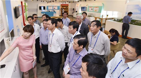 "베트남서도 '스마트 팜' 도입했으면…." SK-세종창조센터, 동남아 '농업한류' 선봉