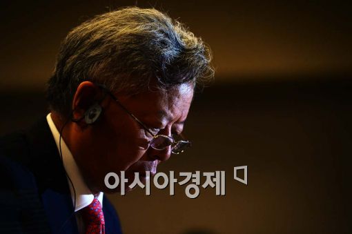 [포토]고심하는 진리췬 AIIB총재 지명자 