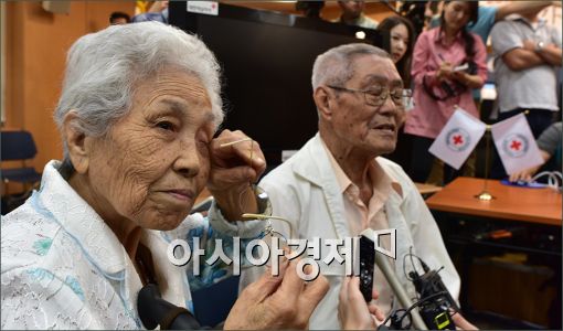 [포토]"이번엔 꼭 만날수 있길 희망합니다"