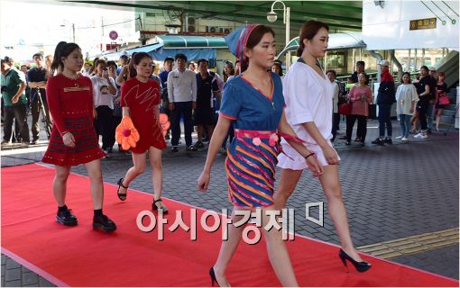 [포토]구로의 과거를 담은 패션쇼
