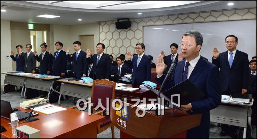 [포토]증인선서하는 임환수 국세청장