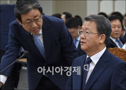 [포토]보고 받는 임환수 국세청장