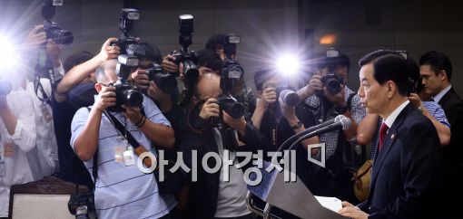 [포토]인사말 전하는 한민구 국방부 장관