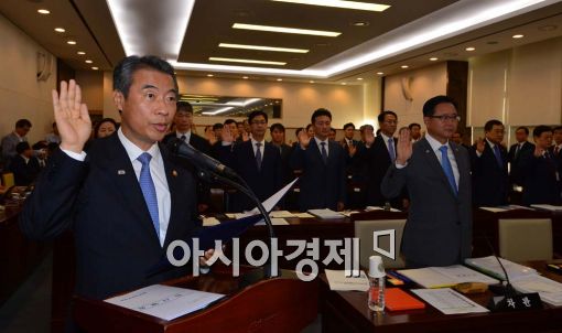 [포토]선서하는 정종섭 행정자치부 장관 