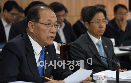 [포토]답변하는 황우여 장관