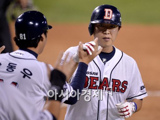 [포토]정수빈, '선제 투런 홈런 쾅!'