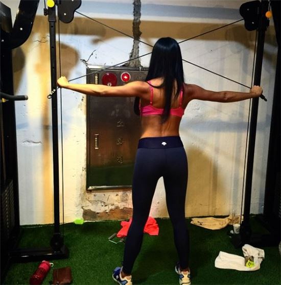 [포토] 정아름, 남심 사로잡은 '탄탄한 뒤태'