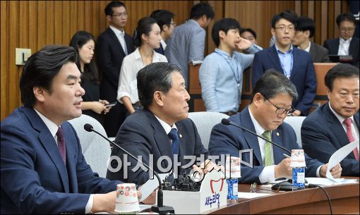 [포토]발언하는 원유철 원내대표