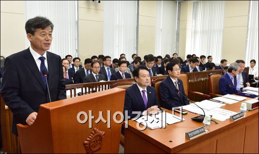 [포토]인사말하는 이인복 중앙선관위원장