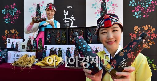 [포토]'건강 담은 본초 선물세트 이용하세요'
