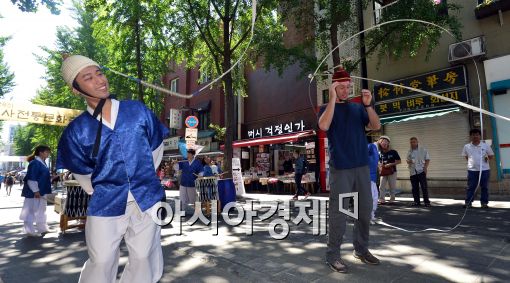 [포토]흥겨운 상모돌리기 체험