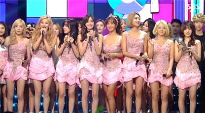 '인기가요' 소녀시대, 마지막 무대서도 1위…총 19관왕의 '위엄'