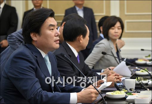 [포토]발언하는 원유철 원내대표