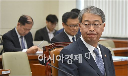 [2015 국감]인터넷전문은행 사업자 확대 시사…카드수수료 합리화(종합)