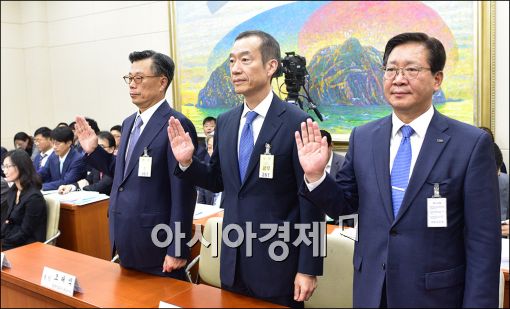 [포토]증인선서하는 최치훈 삼성물산 대표이사