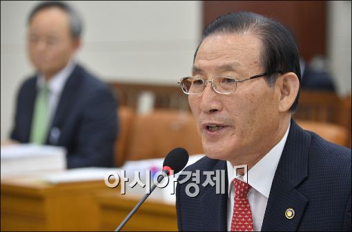 [포토]답변하는 진성준 병무청장
