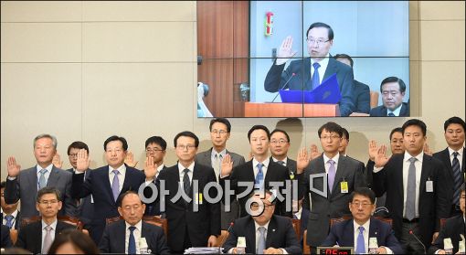 [포토]증인선서하는 안충영 동반성장 위원장