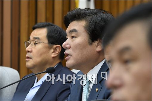 [포토]발언하는 원유철 원내대표