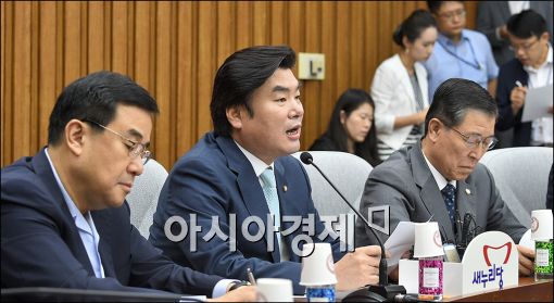 [포토]발언하는 원유철 원내대표