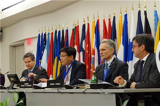 주형환, IDB 총재선거 총회 주재…모레노 총재 3선 성공