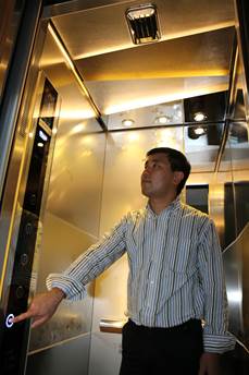 티센크루프 엘리베이터의 소형 건물용 4인승 엘리베이터 'Mini 시너지'.