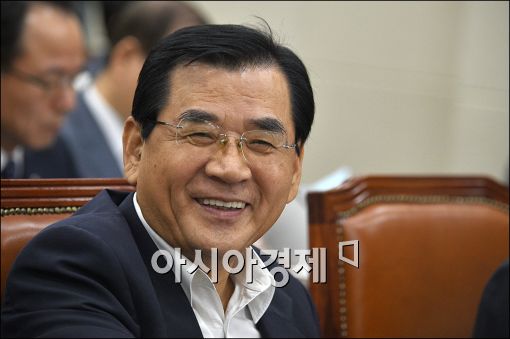 [포토]활짝 웃는 김대환 위원장
