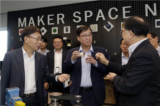 정지택 두산重 부회장, 경남창조경제혁신센터 방문