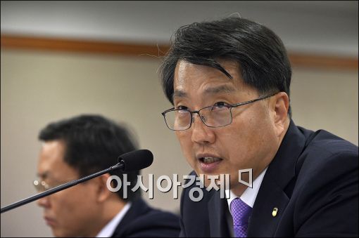 진웅섭 금감원장 "금융개혁 안하면 경제위기"