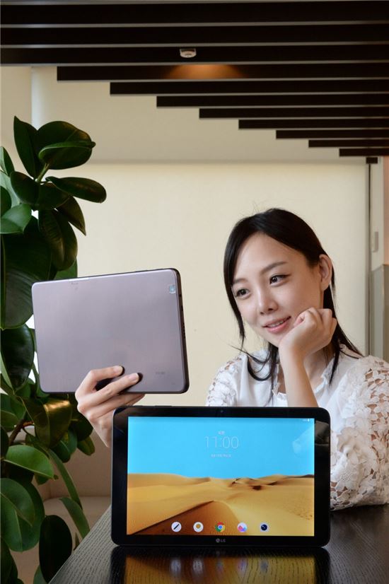 "멀티미디어 태블릿 시대" LG, 10인치 'G패드II' 출시
