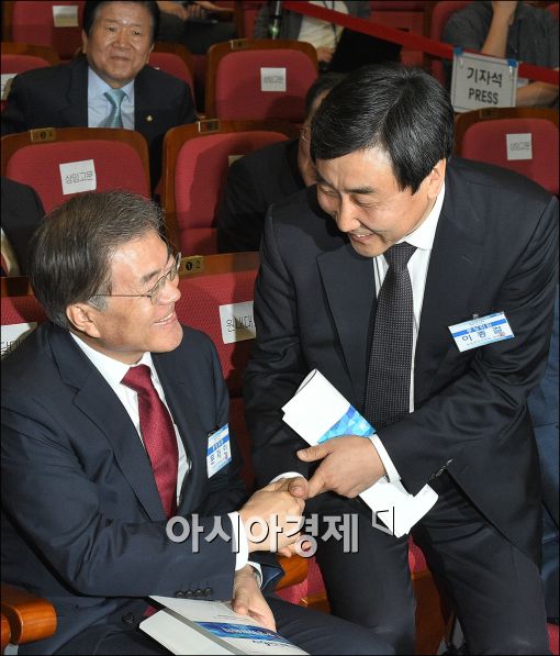 [포토]반갑게 인사하는 문재인·이종걸