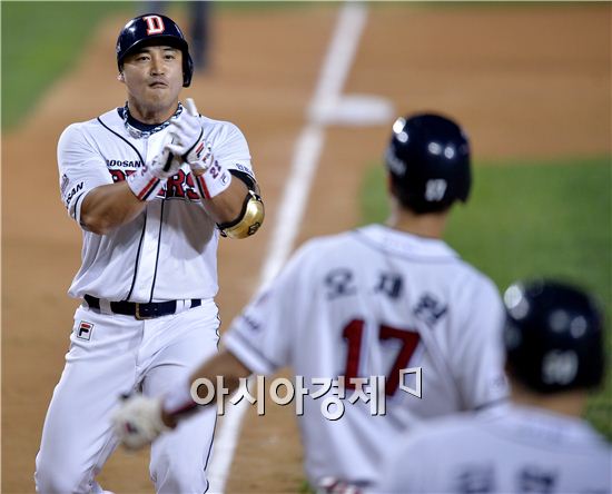 [포토]'그랜드슬램' 홍성흔, '선행주자들 박수로 맞이하라!'