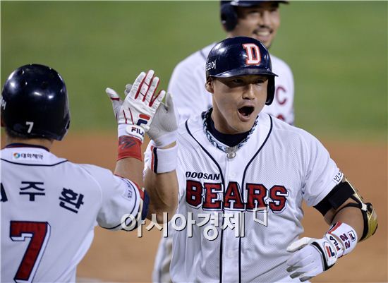 [포토]홍성흔, '만루 홈런으로 분위기 완전히 잡았어'