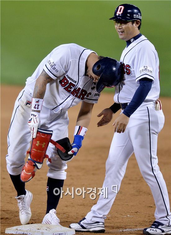 [포토]강동우 코치, '이녀석 왜이래~'