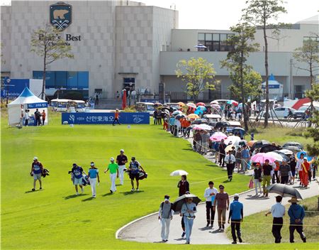 신한동해오픈 2라운드가 열리고 있는 인천 베어즈베스트 청라골프장 10번홀 전경. 사진=KGT 제공