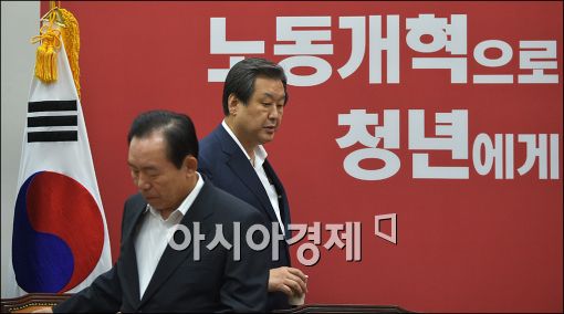 [포토]회의 참석하는 김무성 대표